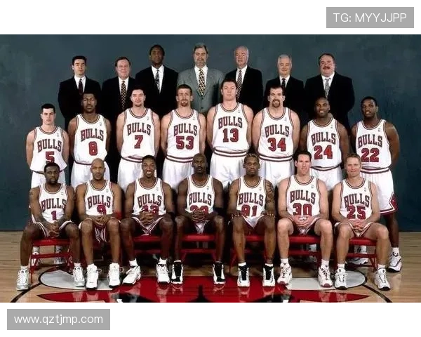 芝加哥公牛重塑荣耀之路探寻球队复兴与新赛季崛起契机 芝加哥公牛重塑荣耀之路探寻球队复兴与新赛季崛起契机