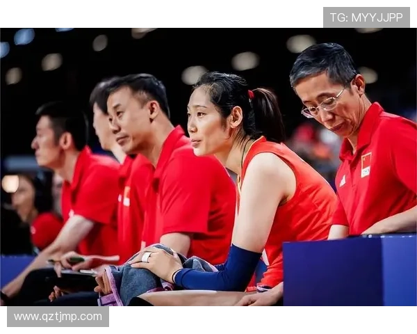 中国女排逆袭战胜强敌，再度挺进世界排球联赛四强，展现强大实力